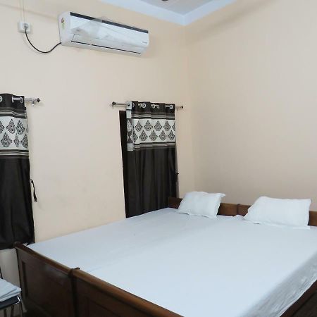 Shaw Guest House Колката Екстериор снимка