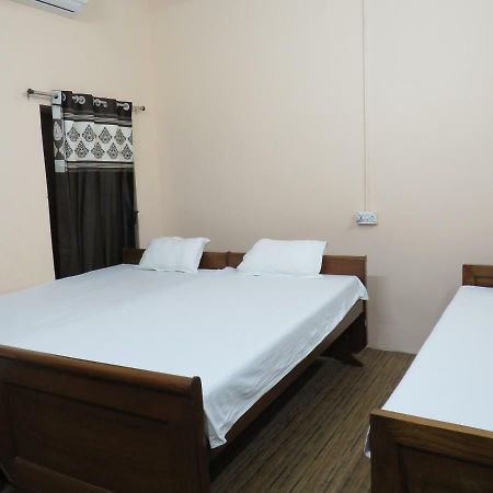 Shaw Guest House Колката Екстериор снимка