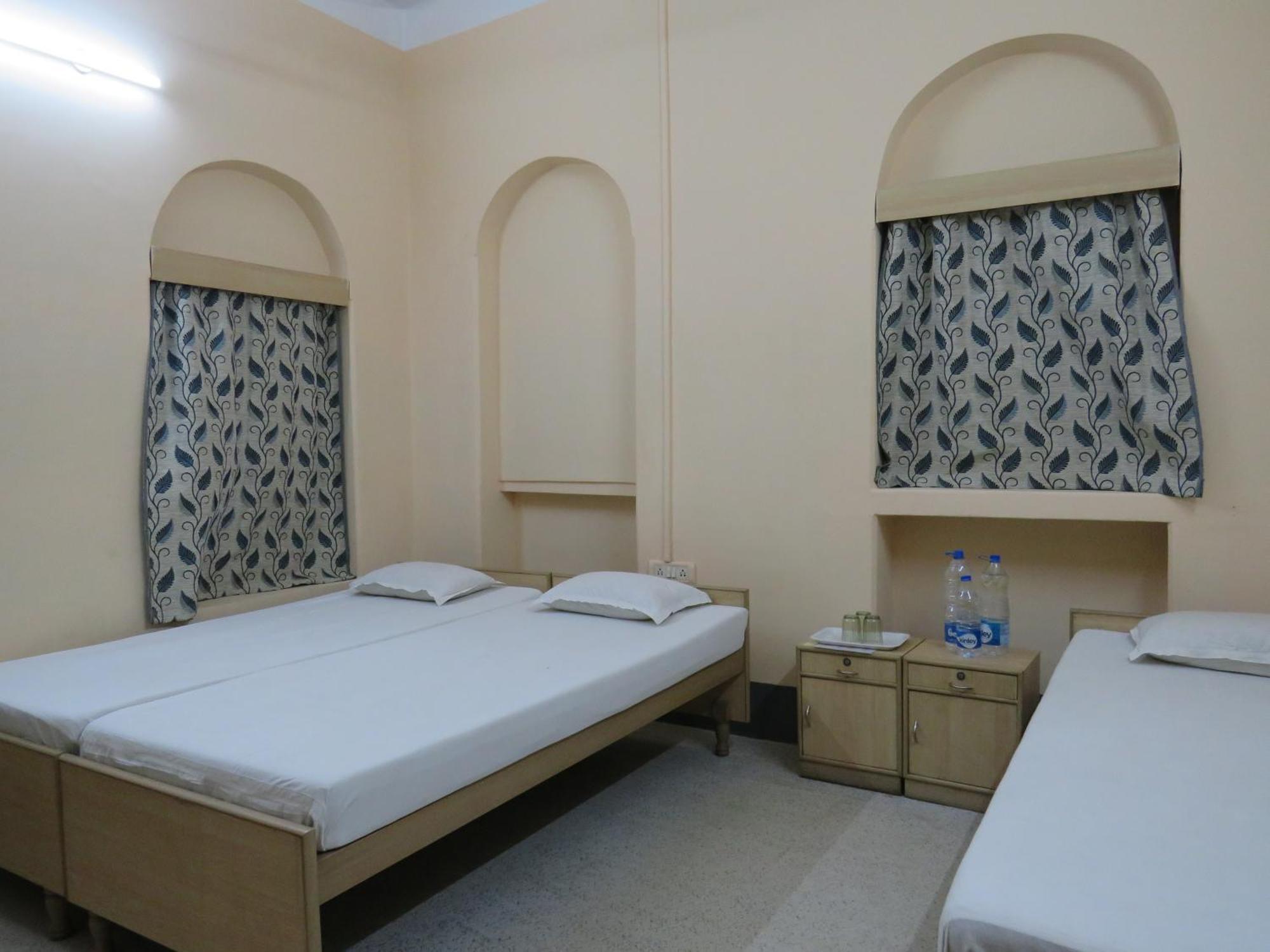 Shaw Guest House Колката Екстериор снимка