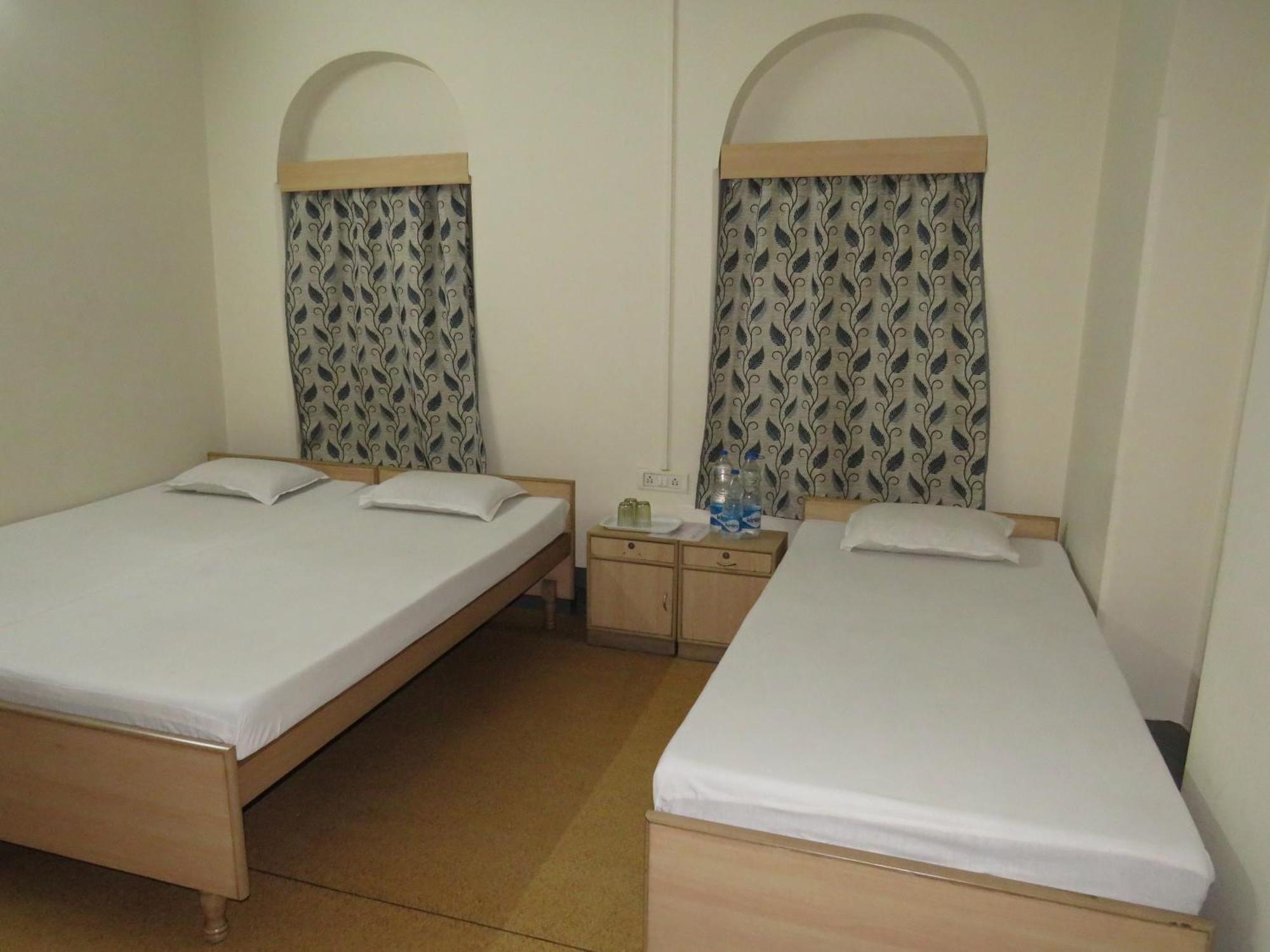 Shaw Guest House Колката Екстериор снимка