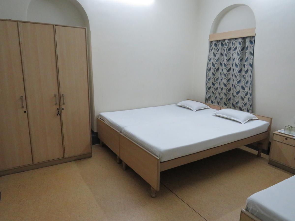 Shaw Guest House Колката Екстериор снимка